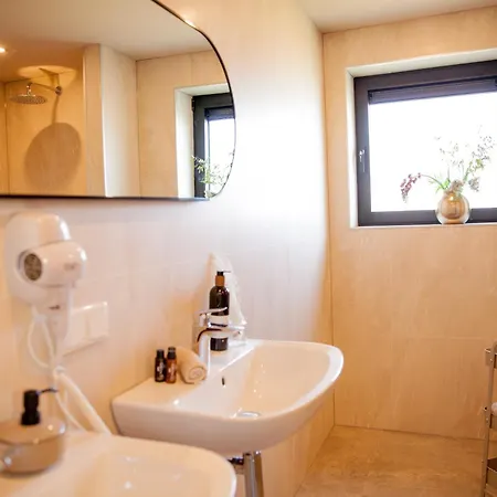 Ecohome Storm 8personen En Baby Zeezand Recreatie 't Zand